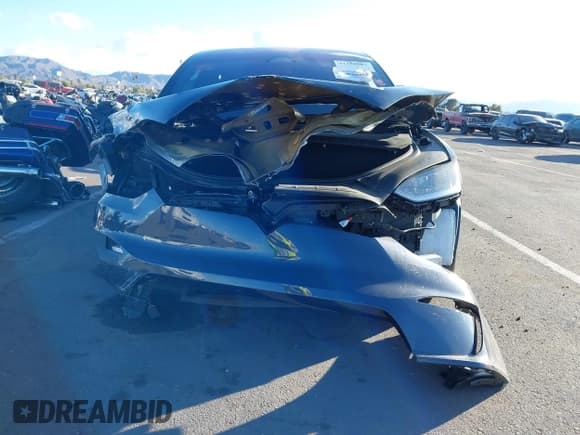 ✅ 2024 Tesla Model X Plaid • VIN: 7SAXCBE60RF447105 • Lot: 41355592. Wystawiony na IAAI z przebiegiem Nie podano. Bezpłatny archiwum sprzedaży aukcyjnych z USA i szczegółowy raport historii pojazdu na DreamBid. Zdjęcie 13.