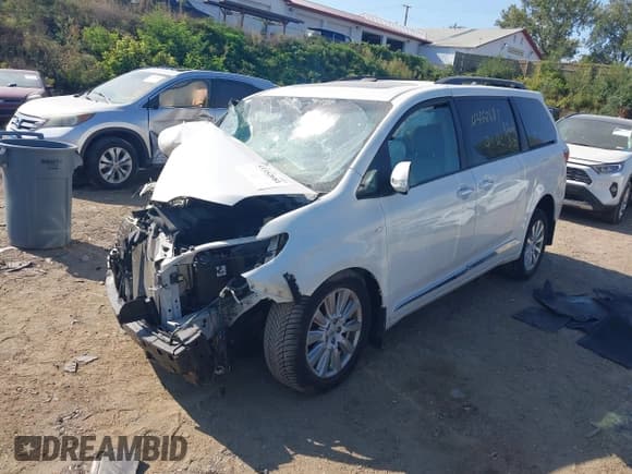 ✅ 2017 Toyota Sienna XLE • VIN: 5TDDZ3DC1HS152732 • Lot: 43352681. Listed on IAAI with 186,860 mi. Free auction sales archive from the USA and detailed vehicle history report at DreamBid. Image 17.