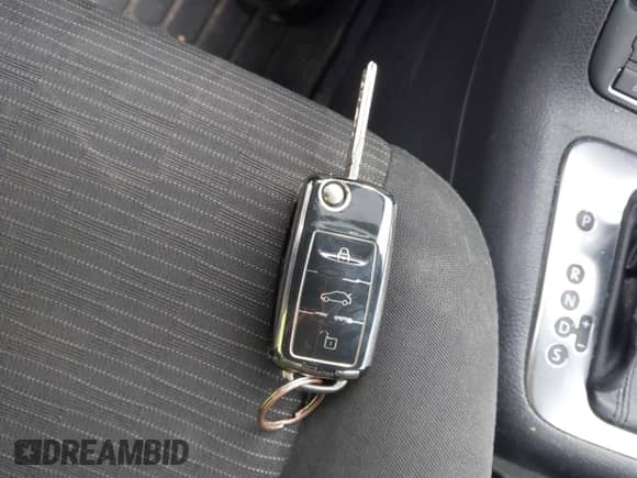 2013 Volkswagen Tiguan S с VIN WVGAV7AX1DW539185, выставлен на аукционе IAAI как лот 43593586 с пробегом 169 057 миль миль и . История ставок и продаж доступна на DreamBid. Изображение 11.