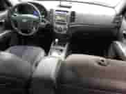 2011 Hyundai Santa Fe SE z VIN 5XYZHDAG5BG066902, wystawiony jako Copart lot #51600544 z przebiegiem 60 359 mil mil oraz Szkoda całkowita • Salvage title. Historia ofert i sprzedaży dostępna na DreamBid. Obrazek 8.