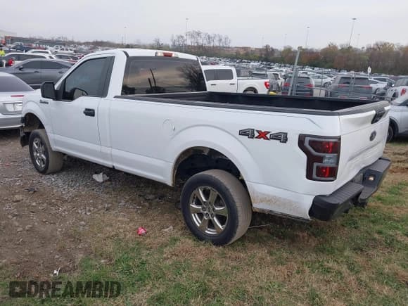 ✅ 2018 Ford F-150 XL • VIN: 1FTMF1E57JKC68592 • Lot: 43731688. Wystawiony na IAAI z przebiegiem 102 276 mil. Bezpłatny archiwum sprzedaży aukcyjnych z USA i szczegółowy raport historii pojazdu na DreamBid. Zdjęcie 3.