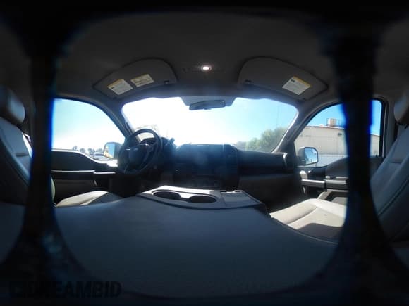 ✅ 2018 Ford F-150 XL • VIN: 1FTMF1CB1JKC01852 • Lot: 42449112. Wystawiony na IAAI z przebiegiem 99 105 mil. Bezpłatny archiwum sprzedaży aukcyjnych z USA i szczegółowy raport historii pojazdu na DreamBid. Zdjęcie 18.