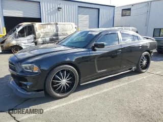 ✅ 2013 Dodge Charger SE • VIN: 2C3CDXBG0DH522749 • Lot: 84537085. Wystawiony na Copart z przebiegiem 271 989 mil. Bezpłatny archiwum sprzedaży aukcyjnych z USA i szczegółowy raport historii pojazdu na DreamBid. Zdjęcie 1.