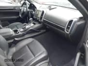 ✅ 2013 Porsche Cayenne Diesel • VIN: WP1AF2A24DLA37084 • Lot: 43752718. Wystawiony na IAAI z przebiegiem 117 038 mil. Bezpłatny archiwum sprzedaży aukcyjnych z USA i szczegółowy raport historii pojazdu na DreamBid. Zdjęcie 5.