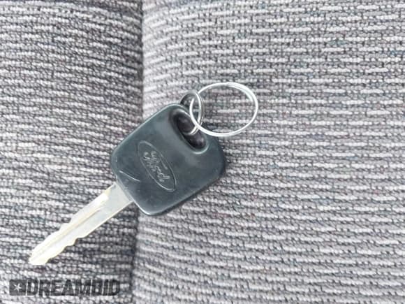 ✅ 2000 Ford Excursion XLT • VIN: 1FMNU40S9YEE01981 • Лот: 42402338. Опубликован ранее на IAAI с пробегом 218 033 миль. Бесплатный доступ к архиву аукционных продаж из США и подробный отчёт об истории автомобиля на DreamBid. Изображение 11.