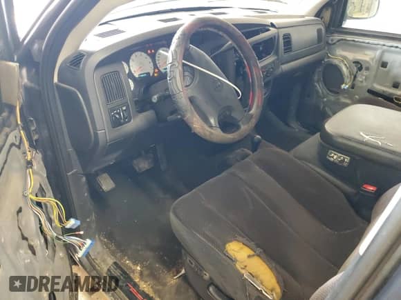 2003 Dodge 1500 ST z VIN 1D7HU18D53J643744, wystawiony jako Copart lot #62957654 z przebiegiem 240 625 mil mil oraz Szkoda całkowita • Salvage title. Historia ofert i sprzedaży dostępna na DreamBid. Obrazek 8.