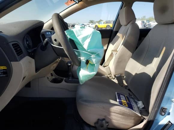 2011 Hyundai Accent GLS z VIN KMHCN4AC5BU599287, wystawiony jako Copart lot #71607864 z przebiegiem 84 198 mil mil oraz Szkoda całkowita • Salvage title. Historia ofert i sprzedaży dostępna na DreamBid. Obrazek 7.