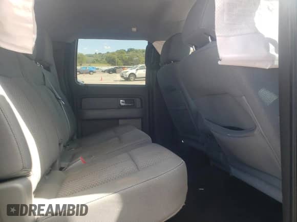 2013 Ford F-150 XLT z VIN 1FTFW1EF8DKE93688, wystawiony jako Copart lot #84923875 z przebiegiem 93 730 mil mil oraz Czysty tytuł • Clean title. Historia ofert i sprzedaży dostępna na DreamBid. Obrazek 10.