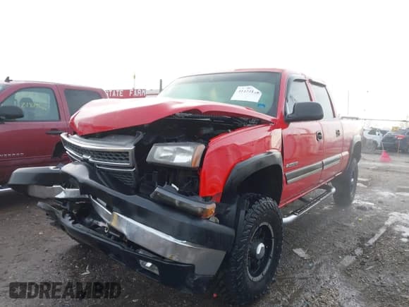 ✅ 2005 Chevrolet Silverado 2500HD LS • VIN: 1GCHK23U45F813790 • Lot: 41425184. Wystawiony na IAAI z przebiegiem 226 815 mil. Bezpłatny archiwum sprzedaży aukcyjnych z USA i szczegółowy raport historii pojazdu na DreamBid. Zdjęcie 2.