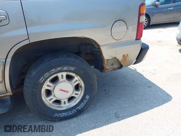 ✅ 2002 GMC Yukon SLE • VIN: 1GKEK13VX2R297438 • Lot: 42844157. Listed on IAAI with 268,994 mi. Free auction sales archive from the USA and detailed vehicle history report at DreamBid. Image 6.