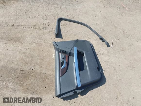 ✅ 2013 Mercedes-Benz GLK 350 • VIN: WDCGG8JB8DG031173 • Лот: 43445888. Опубликован ранее на IAAI с пробегом 99 553 миль. Бесплатный доступ к архиву аукционных продаж из США и подробный отчёт об истории автомобиля на DreamBid. Изображение 12.