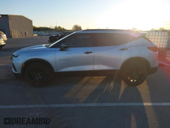 ✅ 2020 Chevrolet Blazer LT • VIN: 3GNKBCRS2LS600516 • Lot: 43540688. Listed on IAAI with 121,625 mi. Free auction sales archive from the USA and detailed vehicle history report at DreamBid. Image 14.