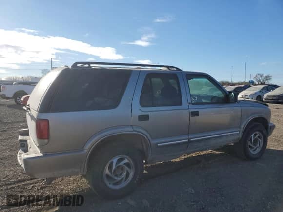2000 Chevrolet Blazer LS with VIN 1GNDT13W6Y2206610, listed as a Copart auction lot 83566074 with 135,007 mi miles and Salvage title. Bid and sale history available at DreamBid. Image 3.