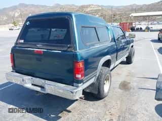 1996 Dodge Dakota z VIN 1B7GG23Y4TS593605, wystawiony jako IAAI lot #42447972 z przebiegiem 185 308 mil mil oraz . Historia ofert i sprzedaży dostępna na DreamBid. Obrazek 4.