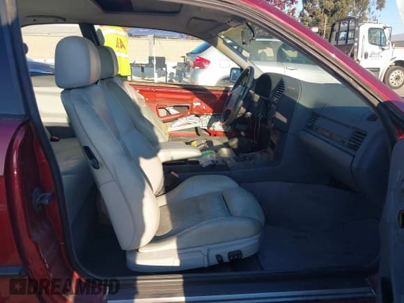 ✅ 1994 BMW 3 Series • VIN: WBABF3321REF44125 • Lot: 43927897. Listed on IAAI with 215,005 mi. Free auction sales archive from the USA and detailed vehicle history report at DreamBid. Image 5.