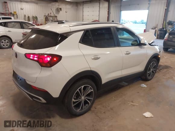 ✅ 2022 Buick Encore GX Select • VIN: KL4MMDSL8NB008678 • Lot: 43466016. Wystawiony na IAAI z przebiegiem 47 811 mil. Bezpłatny archiwum sprzedaży aukcyjnych z USA i szczegółowy raport historii pojazdu na DreamBid. Zdjęcie 4.