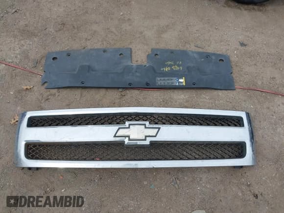 ✅ 2007 Chevrolet Silverado 1500 1LT • VIN: 2GCEC13J271510467 • Lot: 42184998. Wystawiony na IAAI z przebiegiem 258 558 mil. Bezpłatny archiwum sprzedaży aukcyjnych z USA i szczegółowy raport historii pojazdu na DreamBid. Zdjęcie 18.