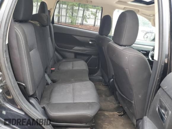 2018 Mitsubishi Outlander ES z VIN JA4AZ3A3XJZ013172, wystawiony jako Copart lot #60265055 z przebiegiem 137 660 mil mil oraz Szkoda całkowita • Salvage title. Historia ofert i sprzedaży dostępna na DreamBid. Obrazek 11.