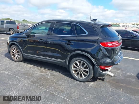 ✅ 2019 Lincoln MKC Select • VIN: 5LMCJ2C99KUL08014 • Lot: 43123646. Wystawiony na IAAI z przebiegiem 63 832 mil. Bezpłatny archiwum sprzedaży aukcyjnych z USA i szczegółowy raport historii pojazdu na DreamBid. Zdjęcie 3.