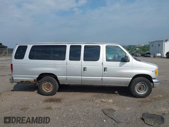 ✅ 2002 Ford Econoline Passenger XL • VIN: 1FBSS31L22HB33221 • Лот: 42613580. Опубликован ранее на IAAI с пробегом 196 057 миль. Бесплатный доступ к архиву аукционных продаж из США и подробный отчёт об истории автомобиля на DreamBid. Изображение 13.