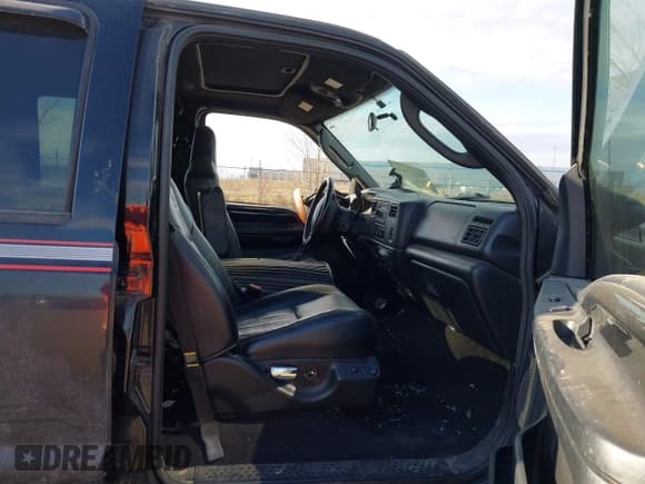 ✅ 2004 Ford F-250 XL • VIN: 1FTNW21P84EC27103 • Lot: 43725076. Wystawiony na IAAI z przebiegiem 151 419 mil. Bezpłatny archiwum sprzedaży aukcyjnych z USA i szczegółowy raport historii pojazdu na DreamBid. Zdjęcie 5.