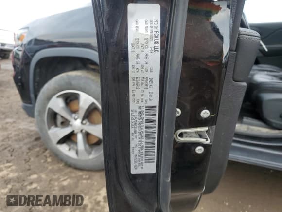 ✅ 2019 Jeep Cherokee Limited • VIN: 1C4PJMDN9KD210830 • Lot: 60311485. Listed on Copart with 97,634 mi. Free auction sales archive from the USA and detailed vehicle history report at DreamBid. Image 13.