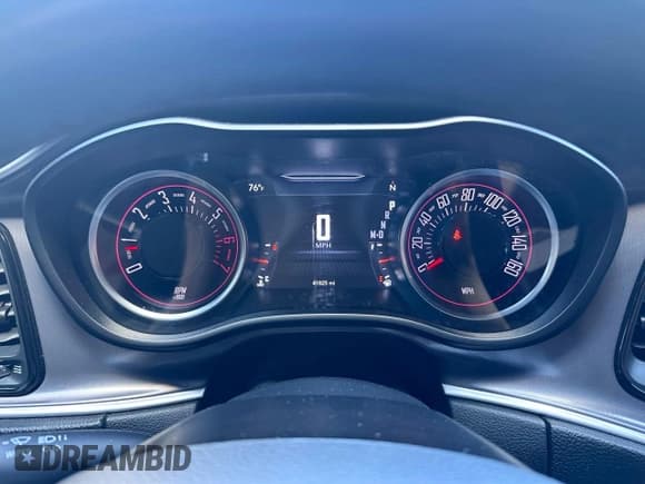 ✅ 2021 Dodge Challenger R/T • VIN: 2C3CDZBTXMH526591 • Lot: 48560473. Wystawiony na Copart z przebiegiem 41 825 mil. Bezpłatny archiwum sprzedaży aukcyjnych z USA i szczegółowy raport historii pojazdu na DreamBid. Zdjęcie 8.