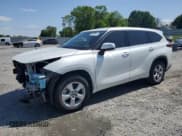 ✅ 2022 Toyota Highlander Hybrid LE • VIN: 5TDZARAH0NS516943 • Lot: 52202305. Wystawiony na Copart z przebiegiem 39 889 mil. Bezpłatny archiwum sprzedaży aukcyjnych z USA i szczegółowy raport historii pojazdu na DreamBid. Zdjęcie 1.