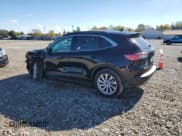 ✅ 2022 Ford Escape Titanium • VIN: 1FMCU9J90NUB53525 • Lot: 89546525. Wystawiony na Copart z przebiegiem 35 033 mil. Bezpłatny archiwum sprzedaży aukcyjnych z USA i szczegółowy raport historii pojazdu na DreamBid. Zdjęcie 2.