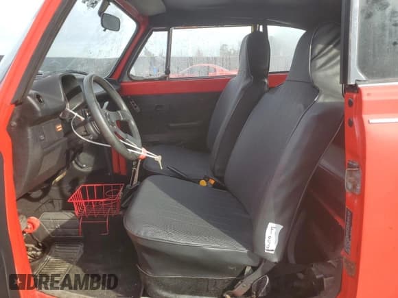 ✅ 1975 Volkswagen Beetle • VIN: 1552010446 • Lot: 91213135. Wystawiony na Copart z przebiegiem 92 047 mil. Bezpłatny archiwum sprzedaży aukcyjnych z USA i szczegółowy raport historii pojazdu na DreamBid. Zdjęcie 7.