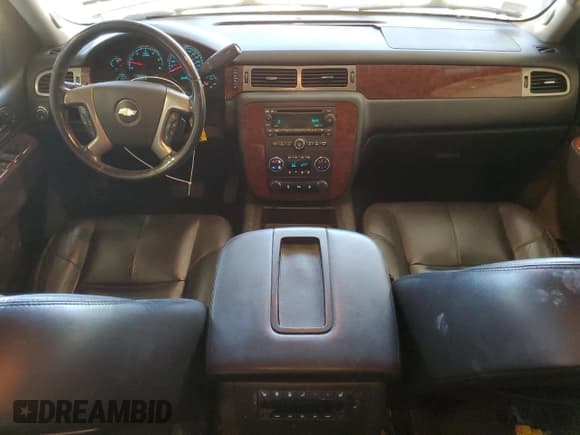 ✅ 2014 Chevrolet Suburban LT • VIN: 1GNSCJE02ER202427 • Lot: 71253834. Wystawiony na Copart z przebiegiem 247 515 mil. Bezpłatny archiwum sprzedaży aukcyjnych z USA i szczegółowy raport historii pojazdu na DreamBid. Zdjęcie 8.