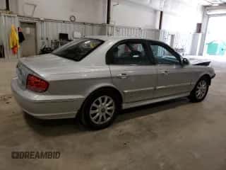 2003 Hyundai Sonata GLS z VIN KMHWF35H63A897263, wystawiony jako Copart lot #52304565 z przebiegiem 112 708 mil mil oraz Nie do naprawy • Non repairable. Historia ofert i sprzedaży dostępna na DreamBid. Obrazek 3.