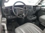 ✅ 2022 Chevrolet Express Cargo • VIN: 1GCWGAFP1N1174161 • Lot: 94396585. Wystawiony na Copart z przebiegiem 68 075 mil. Bezpłatny archiwum sprzedaży aukcyjnych z USA i szczegółowy raport historii pojazdu na DreamBid. Zdjęcie 8.