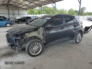 ✅ 2021 Hyundai Kona SEL • VIN: KM8K22AA8MU647780 • Лот: 65577665. Опубликован ранее на Copart с пробегом 71 679 миль. Бесплатный доступ к архиву аукционных продаж из США и подробный отчёт об истории автомобиля на DreamBid. Изображение 1.