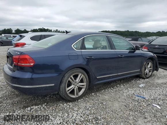 ✅ 2014 Volkswagen Passat SEL Premium • VIN: 1VWCS7A34EC017086 • Lot: 67688115. Listed on Copart with 177,102 mi. Free auction sales archive from the USA and detailed vehicle history report at DreamBid. Image 3.