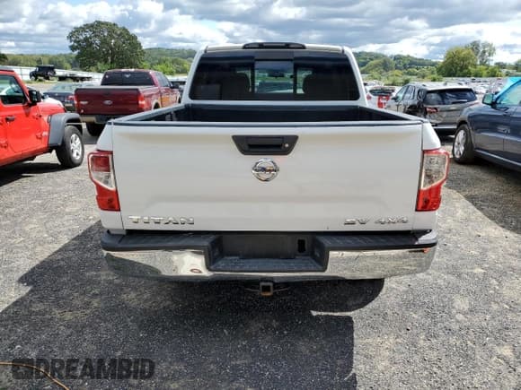 ✅ 2017 Nissan Titan S • VIN: 1N6AA1EJ4HN542058 • Lot: 71458665. Wystawiony na Copart z przebiegiem 119 605 mil. Bezpłatny archiwum sprzedaży aukcyjnych z USA i szczegółowy raport historii pojazdu na DreamBid. Zdjęcie 6.