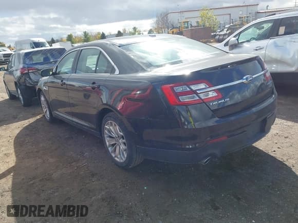 ✅ 2019 Ford Taurus Limited • VIN: 1FAHP2F82KG118106 • Lot: 43530297. Wystawiony na IAAI z przebiegiem 130 745 mil. Bezpłatny archiwum sprzedaży aukcyjnych z USA i szczegółowy raport historii pojazdu na DreamBid. Zdjęcie 3.