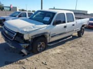 ✅ 2005 Chevrolet Silverado 2500HD LT • VIN: 1GCHC23UX5F811703 • Lot: 43603568. Wystawiony na IAAI z przebiegiem 254 895 mil. Bezpłatny archiwum sprzedaży aukcyjnych z USA i szczegółowy raport historii pojazdu na DreamBid. Zdjęcie 18.