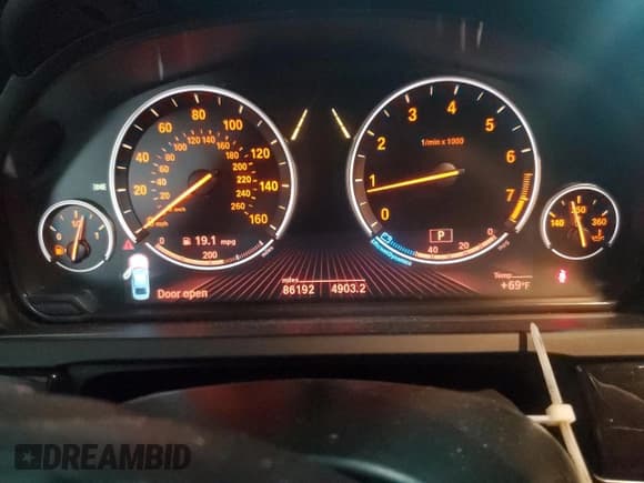 ✅ 2013 BMW 7 Series 750Li xDrive • VIN: WBAYF8C58DD140994 • Lot: 84940475. Wystawiony na Copart z przebiegiem 86 192 mil. Bezpłatny archiwum sprzedaży aukcyjnych z USA i szczegółowy raport historii pojazdu na DreamBid. Zdjęcie 9.