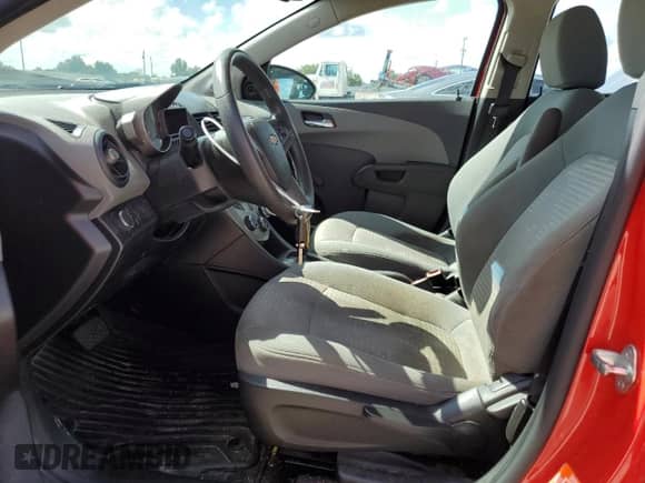 2014 Chevrolet Sonic LS z VIN 1G1JA5SH6E4128074, wystawiony jako Copart lot #69489934 z przebiegiem 104 912 mil mil oraz Szkoda całkowita • Salvage title. Historia ofert i sprzedaży dostępna na DreamBid. Obrazek 7.