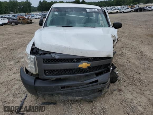 ✅ 2013 Chevrolet Silverado 1500 Work Truck • VIN: 1GCNCPE04DZ395686 • Lot: 62278625. Wystawiony na Copart z przebiegiem 157 314 mil. Bezpłatny archiwum sprzedaży aukcyjnych z USA i szczegółowy raport historii pojazdu na DreamBid. Zdjęcie 5.