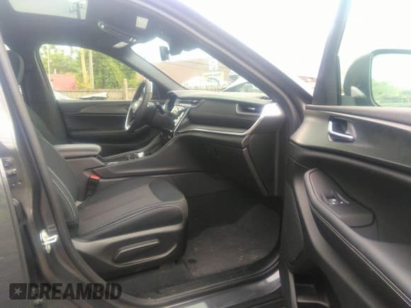 ✅ 2024 Jeep Grand Cherokee Altitude X • VIN: 1C4RJHAG3RC185851 • Lot: 40211777. Wystawiony na IAAI z przebiegiem 4 615 mil. Bezpłatny archiwum sprzedaży aukcyjnych z USA i szczegółowy raport historii pojazdu na DreamBid. Zdjęcie 5.