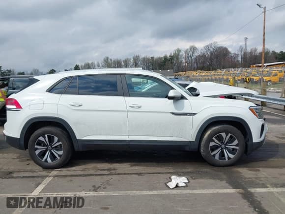 ✅ 2024 Volkswagen Atlas SE • VIN: 1V2LE2CA5RC243036 • Lot: 41860475. Wystawiony na IAAI z przebiegiem 7 766 mil. Bezpłatny archiwum sprzedaży aukcyjnych z USA i szczegółowy raport historii pojazdu na DreamBid. Zdjęcie 13.