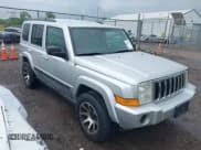 ✅ 2007 Jeep Commander Sport • VIN: 1J8HG48K57C632098 • Lot: 42300239. Wystawiony na IAAI z przebiegiem 311 738 mil. Bezpłatny archiwum sprzedaży aukcyjnych z USA i szczegółowy raport historii pojazdu na DreamBid. Zdjęcie 1.