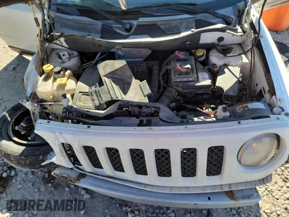 ✅ 2014 Jeep Patriot Latitude • VIN: 1C4NJPFB3ED531827 • Lot: 87391345. Listed on Copart with 176,830 mi. Free auction sales archive from the USA and detailed vehicle history report at DreamBid. Image 11.