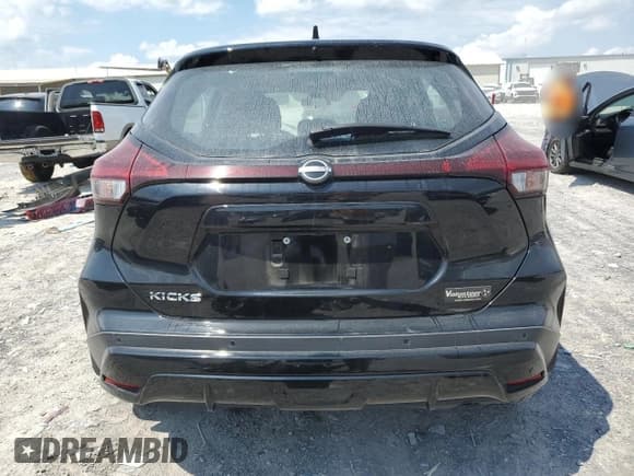 ✅ 2023 Nissan Kicks S • VIN: 3N1CP5BV5PL505465 • Lot: 71707485. Wystawiony na Copart z przebiegiem 42 349 mil. Bezpłatny archiwum sprzedaży aukcyjnych z USA i szczegółowy raport historii pojazdu na DreamBid. Zdjęcie 6.
