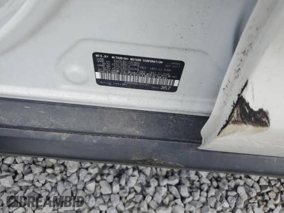 2018 Mitsubishi Outlander SE z VIN JA4AR3AW3JZ012651, wystawiony jako Copart lot #59735465 z przebiegiem Nie podano mil oraz Szkoda całkowita • Salvage title. Historia ofert i sprzedaży dostępna na DreamBid. Obrazek 14.