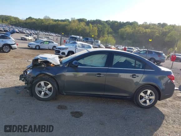 2013 Chevrolet Cruze 1LT z VIN 1G1PC5SB5D7211895, wystawiony jako IAAI lot #43385284 z przebiegiem 157 893 mil mil oraz . Historia ofert i sprzedaży dostępna na DreamBid. Obrazek 14.