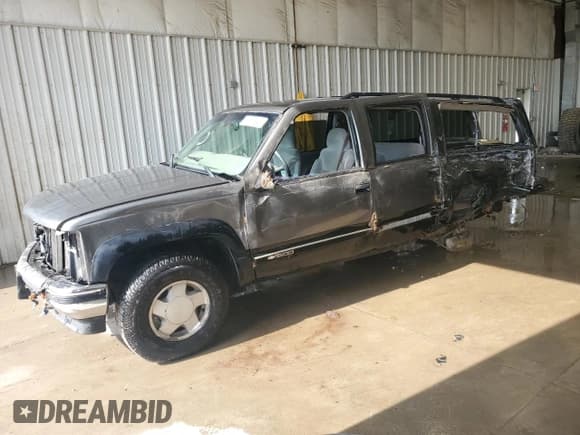 ✅ 1999 Chevrolet Suburban • VIN: 3GNFK16R2XG262390 • Lot: 63111345. Listed on Copart with 354,281 mi. Free auction sales archive from the USA and detailed vehicle history report at DreamBid. Image 1.