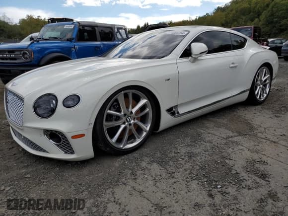 ✅ 2022 Bentley Continental GT GT V8 • VIN: SCBCG2ZG4NC096647 • Lot: 74068264. Listed on Copart with 14,666 mi. Free auction sales archive from the USA and detailed vehicle history report at DreamBid. Image 1.